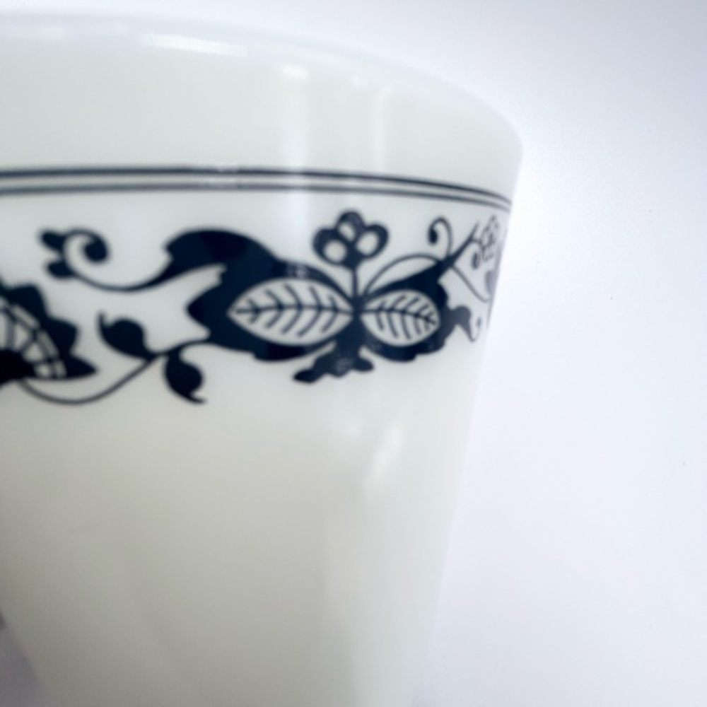Pyrex cup. - Picture 7 of 13